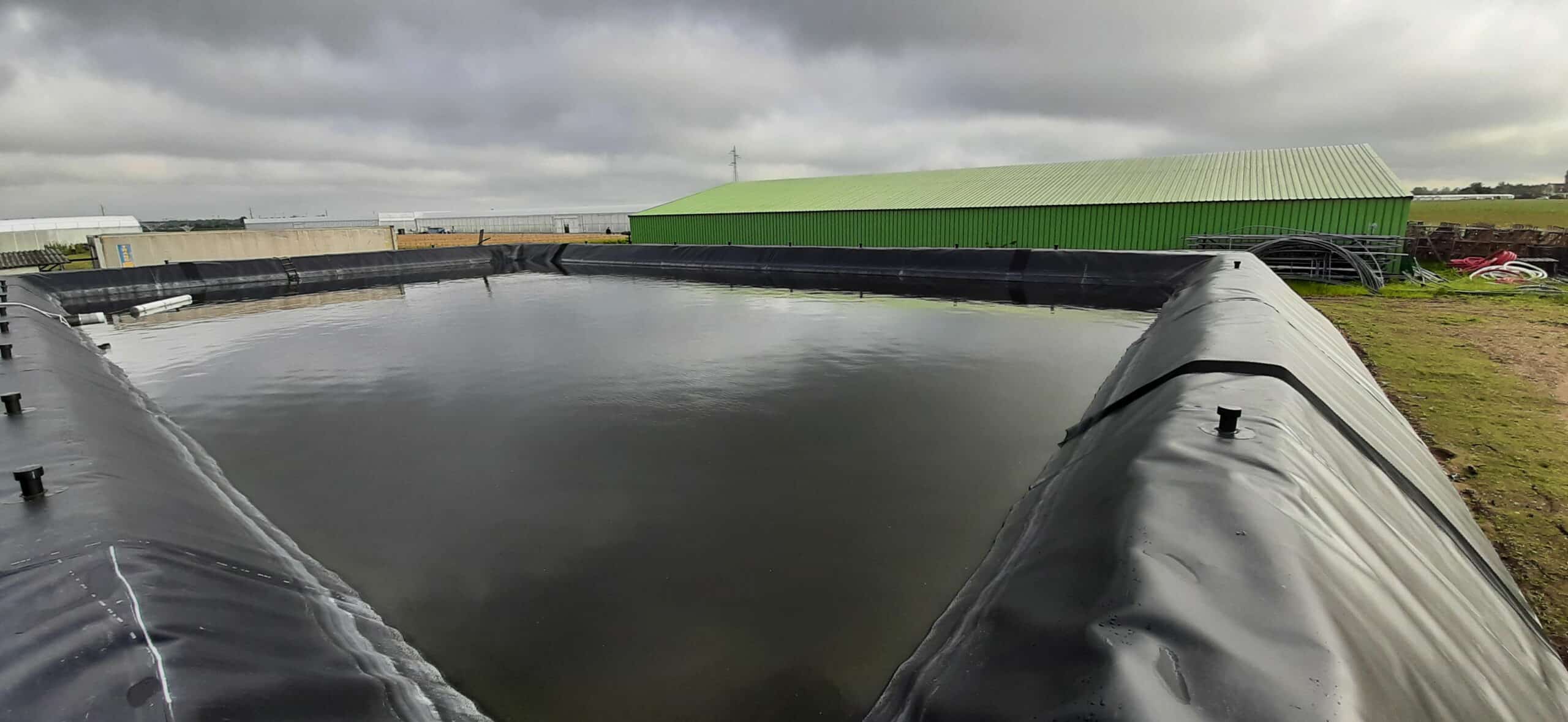 Bassin irrigation, bassin récupération des eaux de pluie, traitement phytosanitaire, nettoyage des bâtiments d'élevage BHD Environnement