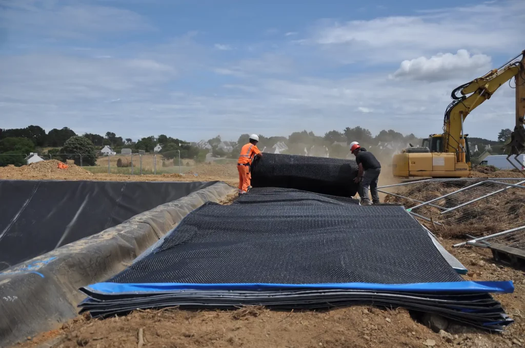 Installation de couverture anti évaporation sur bassin de sécurité incendie